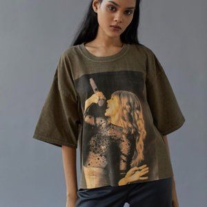 Red (Taylor’s Version) UO Exclusive Taylor Swift Oversized Graphic Tee